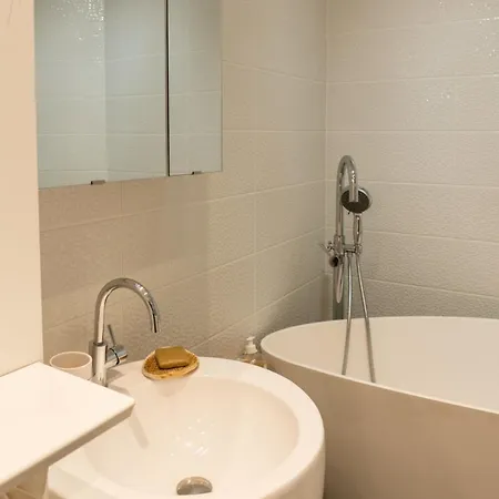 Spacious 55 Sqm In Saint-germain-des-pres * Paris